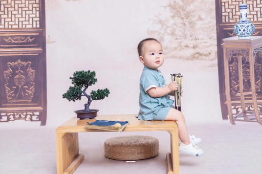 广州供卵包男孩宝宝眼袋发黑